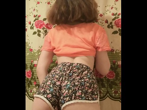 ❤️ Sexy matashin jariri yana cire guntun wando a kyamara ❤ Batsa